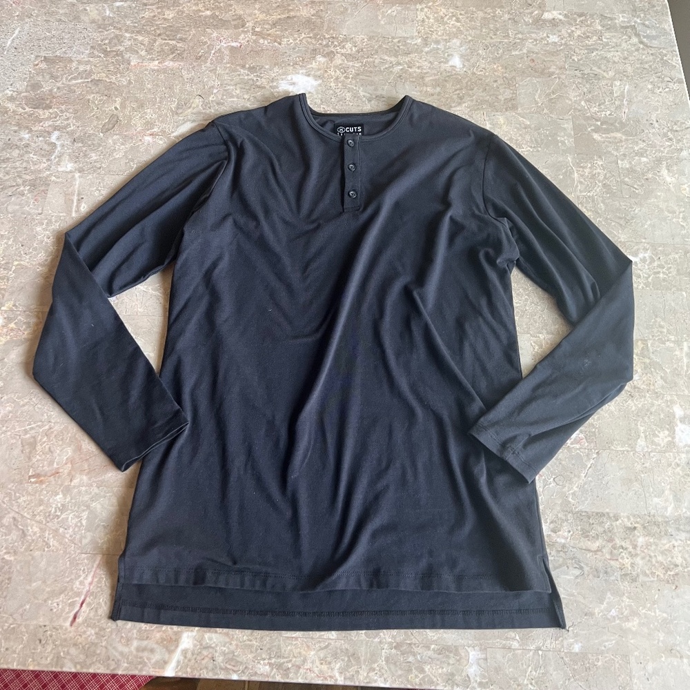 Cuts Clothing Men's Long Sleeve Henley Curve-Hem Black Medium